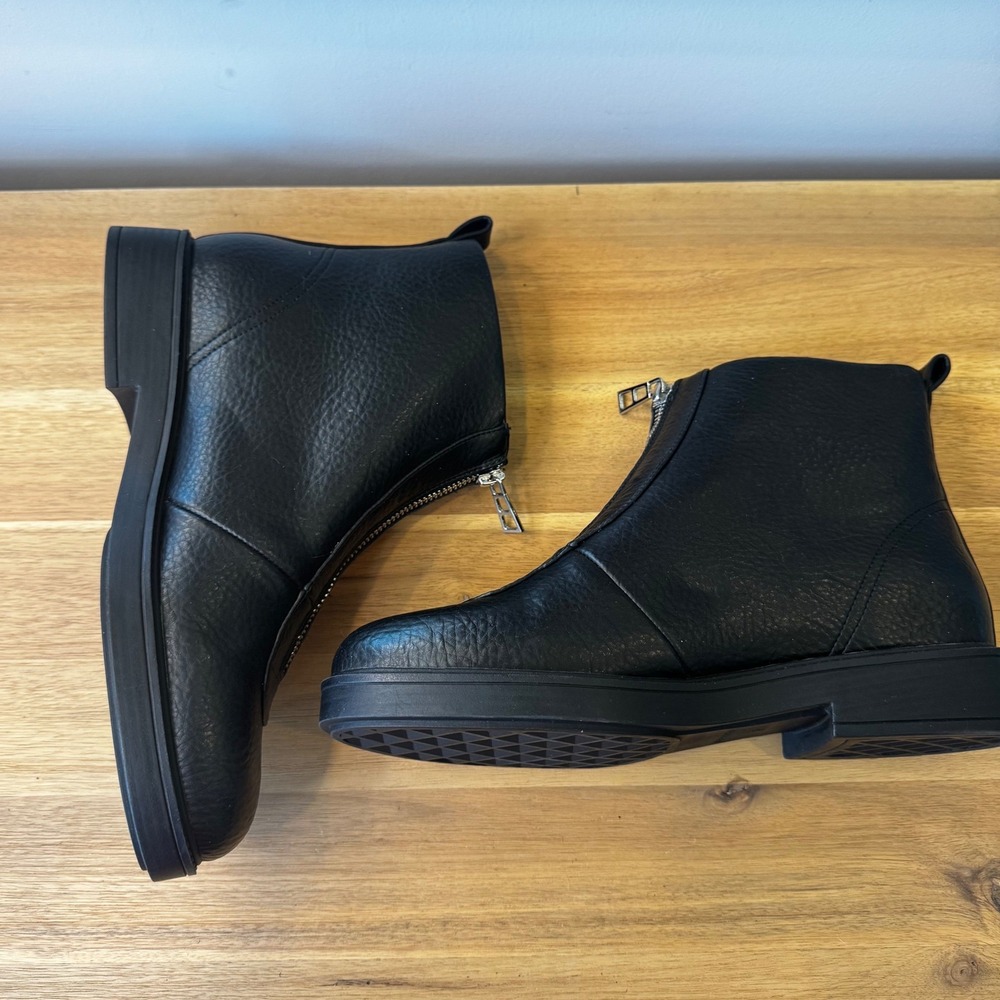 Aerosoles Palmira Women 8 Black Pebbled Faux Leather Front Zip Ankle Boot Modern
